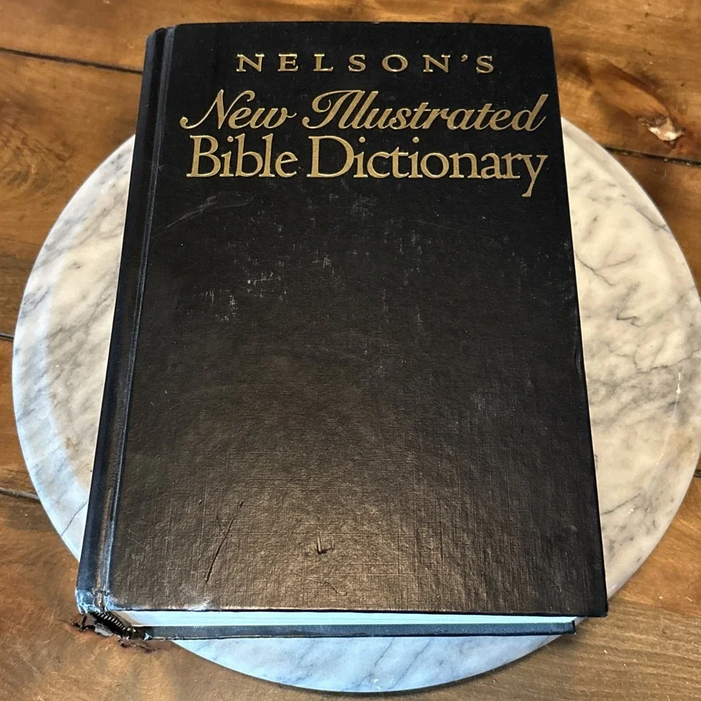 VTG 1995 Nelson's New Illustrated Leather Bible Dictionary Revised Updated